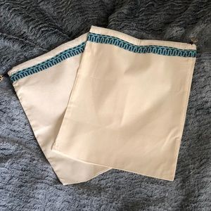 2 dust bags